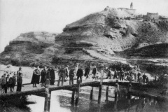 Tropas en el puente de tablas  de Botorrita ofensiva de Teruel 1937-1938